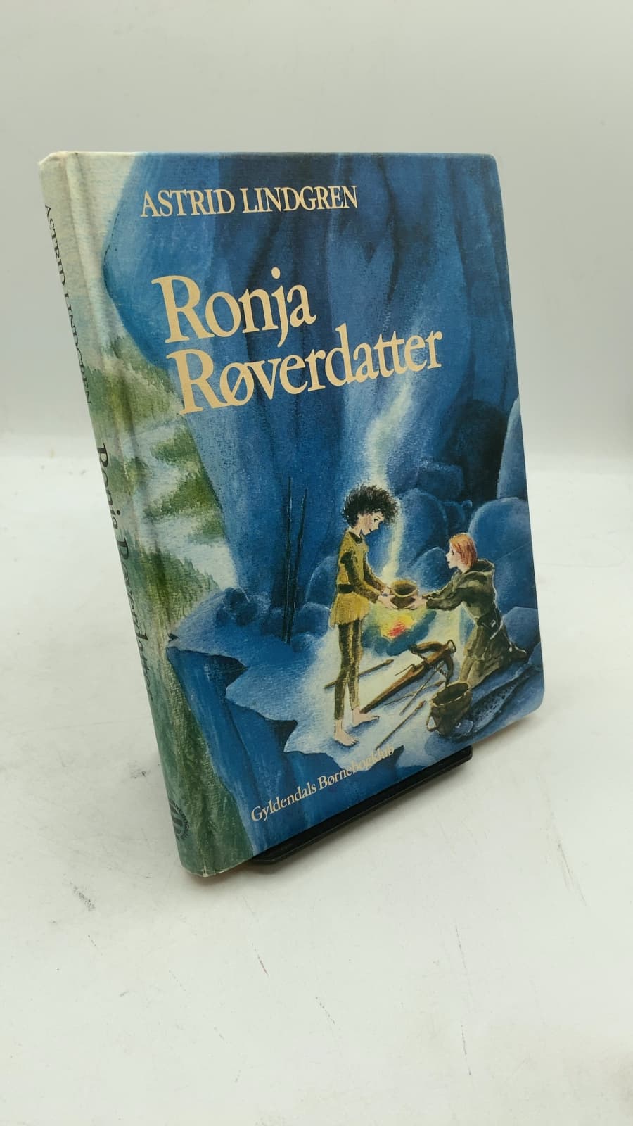 Ronja Røverdatter by Astrid Lindgren - front cover