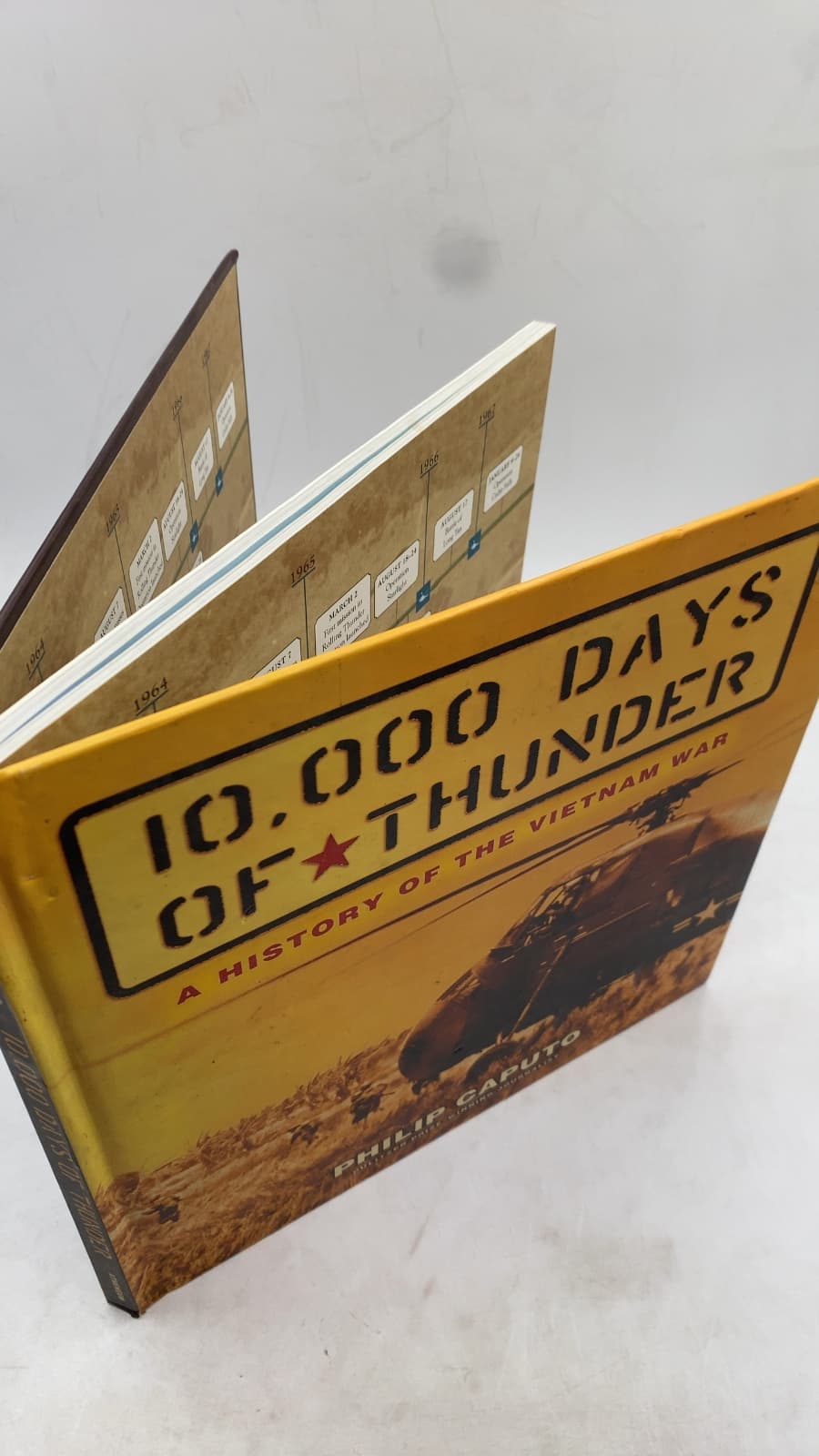 10,000 Days of Thunder: A History of the Vietnam War by Philip Caputo - front cover