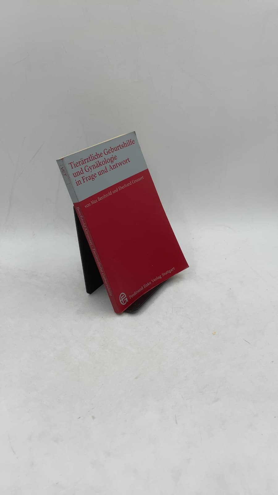 Tierärztliche Geburtshilfe und Gynäkologie in Frage und Antwort by Max Berchtold und Eberhard Grunert - front cover