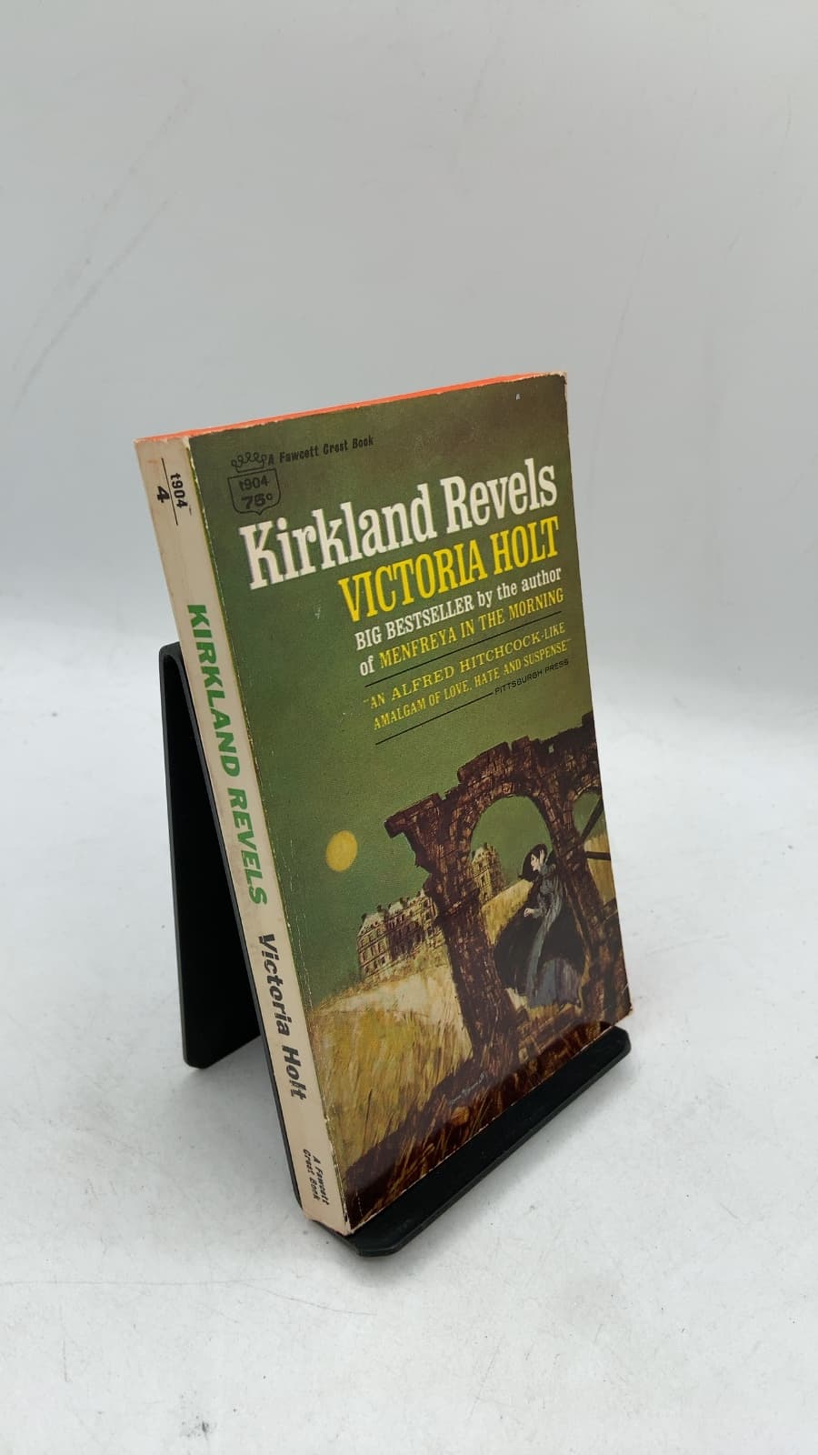 Kirkland Revels by Victoria Holt - front cover
