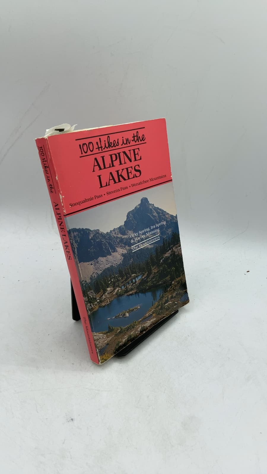 100 Hikes in the Alpine Lakes by Vicky Spring, Ira Spring, Harvey Manning - front cover