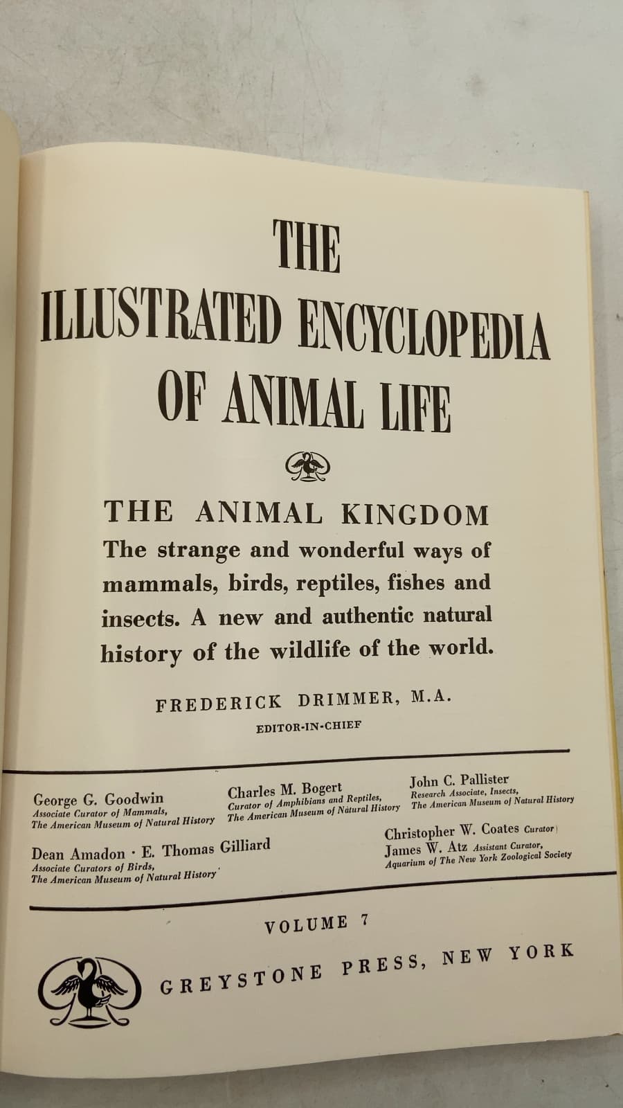 The Illustrated Encyclopedia of Animal Life: The Animal Kingdom by Frederick Drimmer - title page