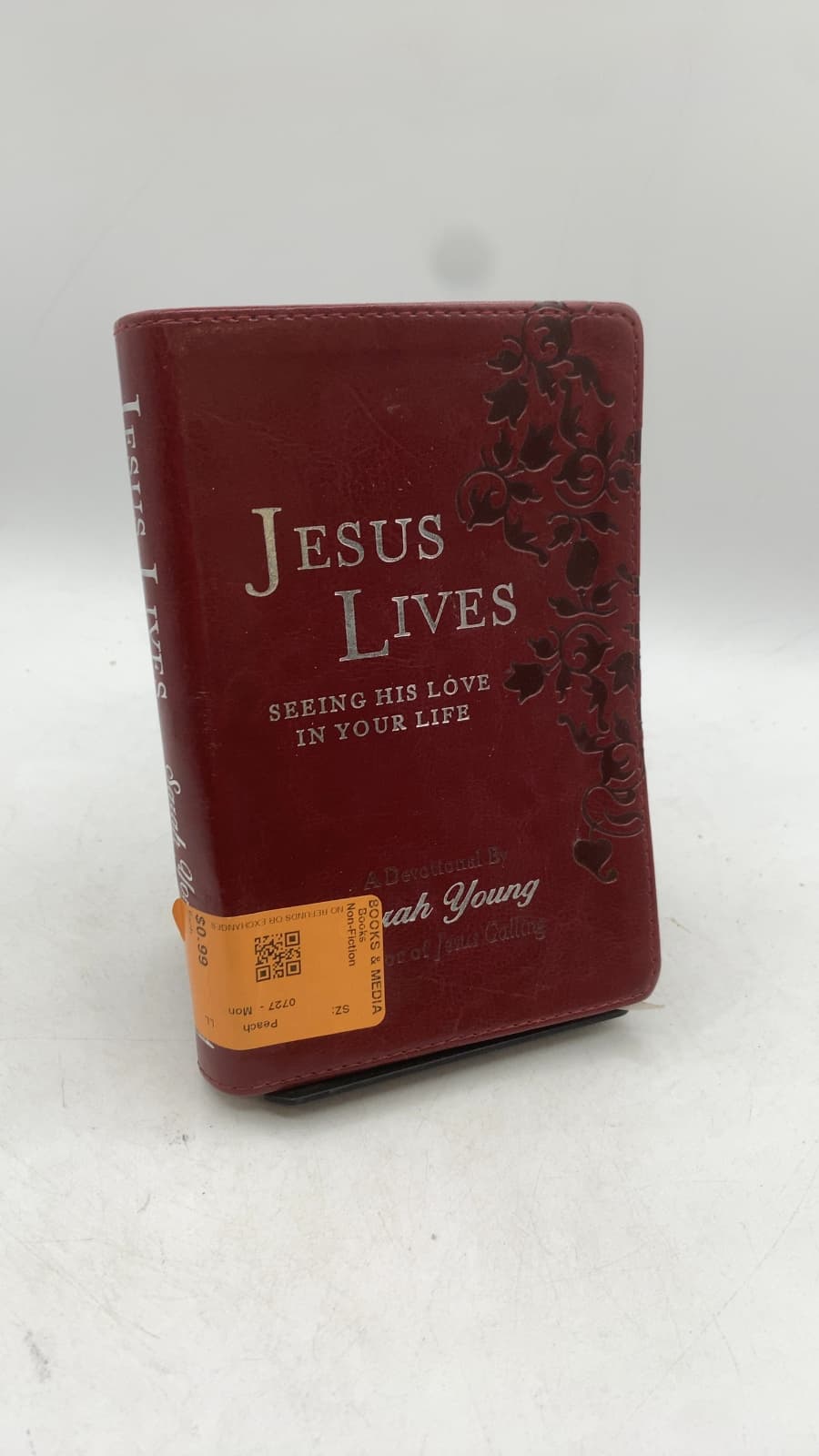 Jesus Lives by Sarah Young - front cover