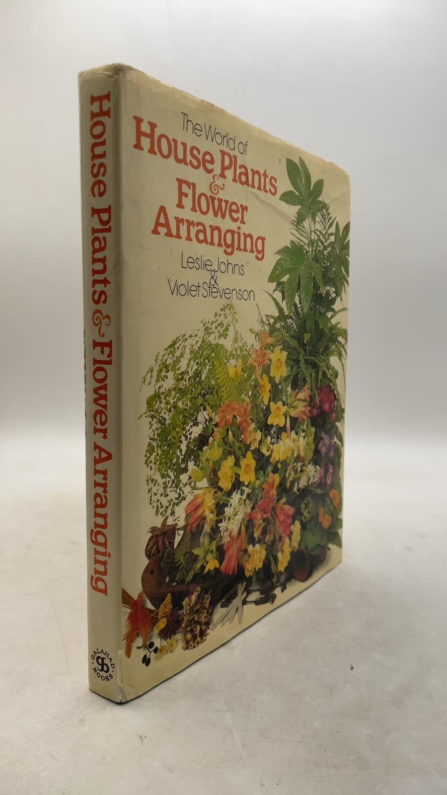 The World of House Plants & Flower Arranging by Leslie Johns & Violet Stevenson - front cover
