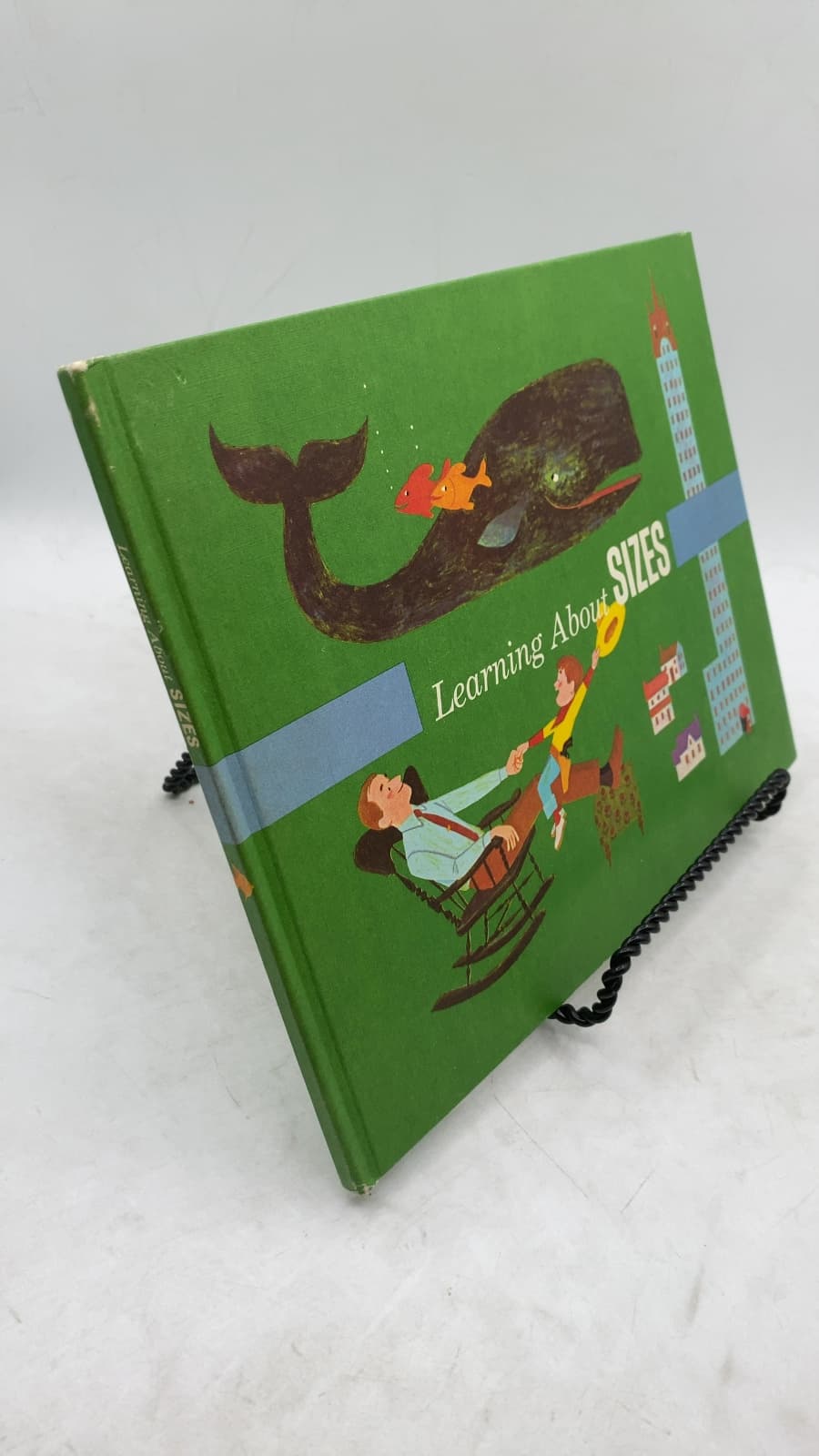 Learning About Sizes by Tina Thoburn - front cover