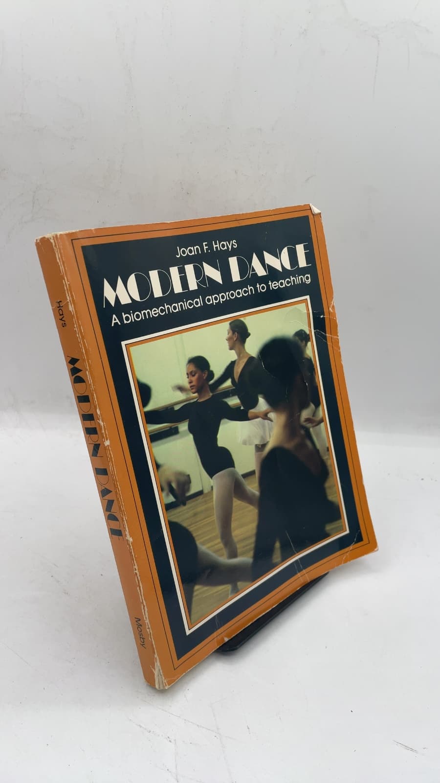 Modern Dance: A biomechanical approach to teaching by Joan F. Hays, Ph.D. - front cover