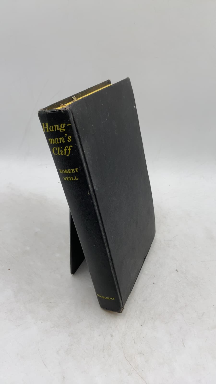 Hangman's Cliff by Robert Neill - front cover