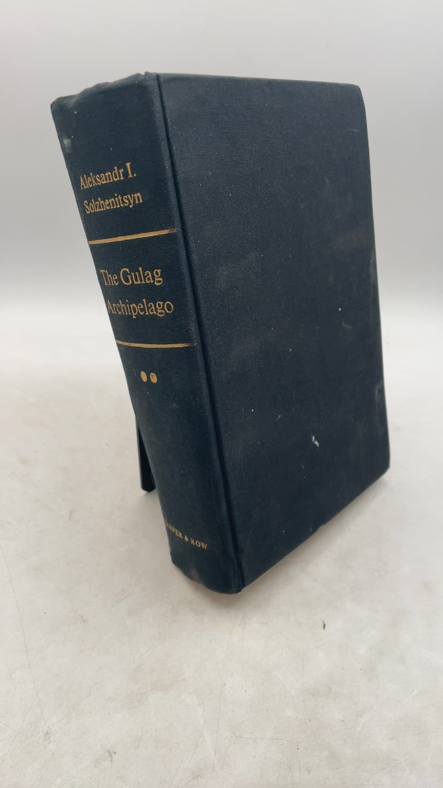 The Gulag Archipelago 1918–1956: An Experiment in Literary Investigation III–IV by Aleksandr I. Solzhenitsyn - front cover