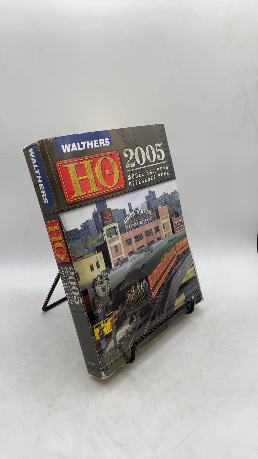 Walthers HO 2005 Model Railroad Reference Book - front cover