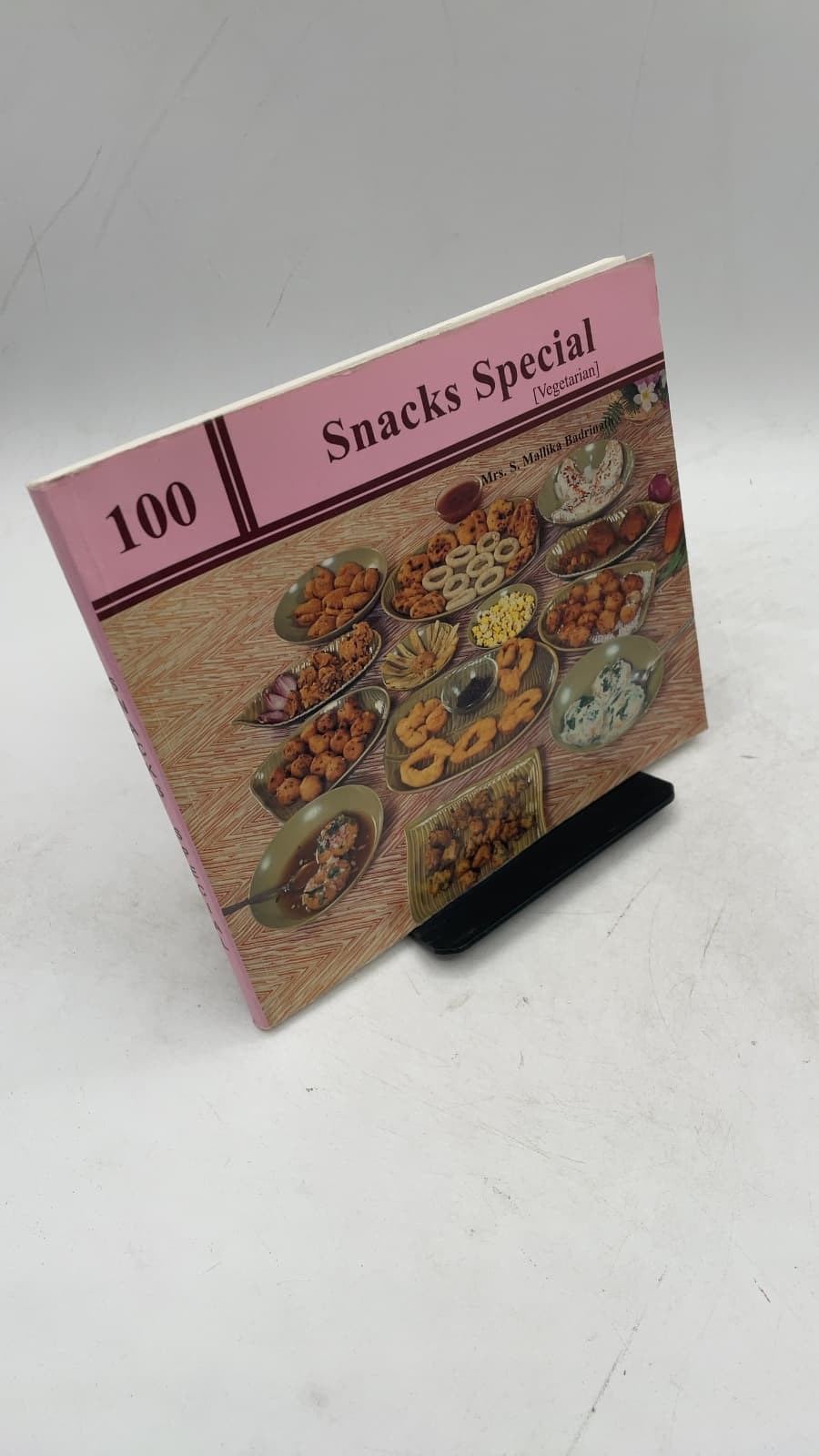 100 Snacks Special [Vegetarian] by Mrs. S. Mallika Badrinath B.Sc (Home Science) - front cover