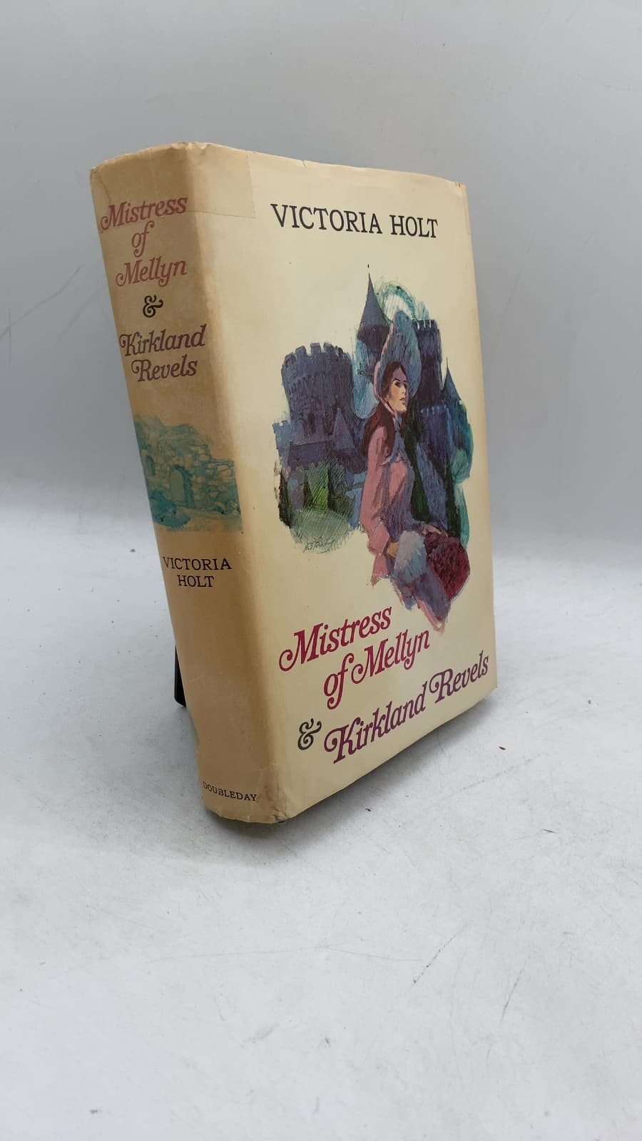 Mistress of Mellyn & Kirkland Revels by Victoria Holt - front cover