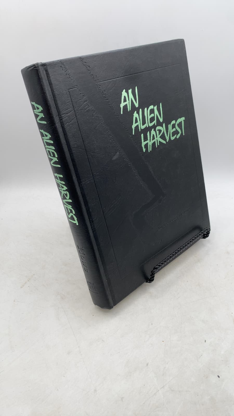 AN Alien Harvest by Linda Moulton Howe - front cover