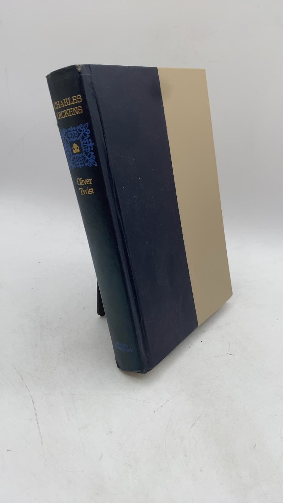 Oliver Twist or, The Parish Boy's Progress by Charles Dickens - front cover
