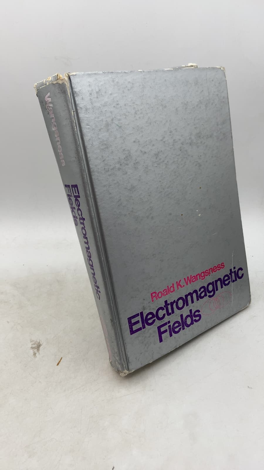 Electromagnetic Fields by Roald K. Wangsness - front cover