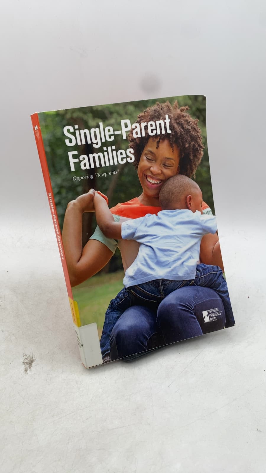 Single-Parent Families by Margaret Haerens, Book Editor - front cover