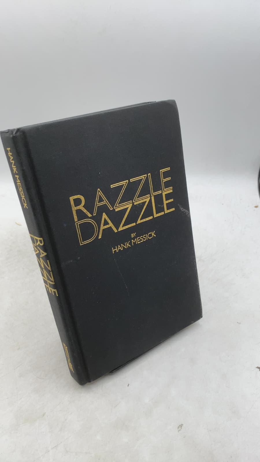 Razzle Dazzle by Hank Messick - front cover