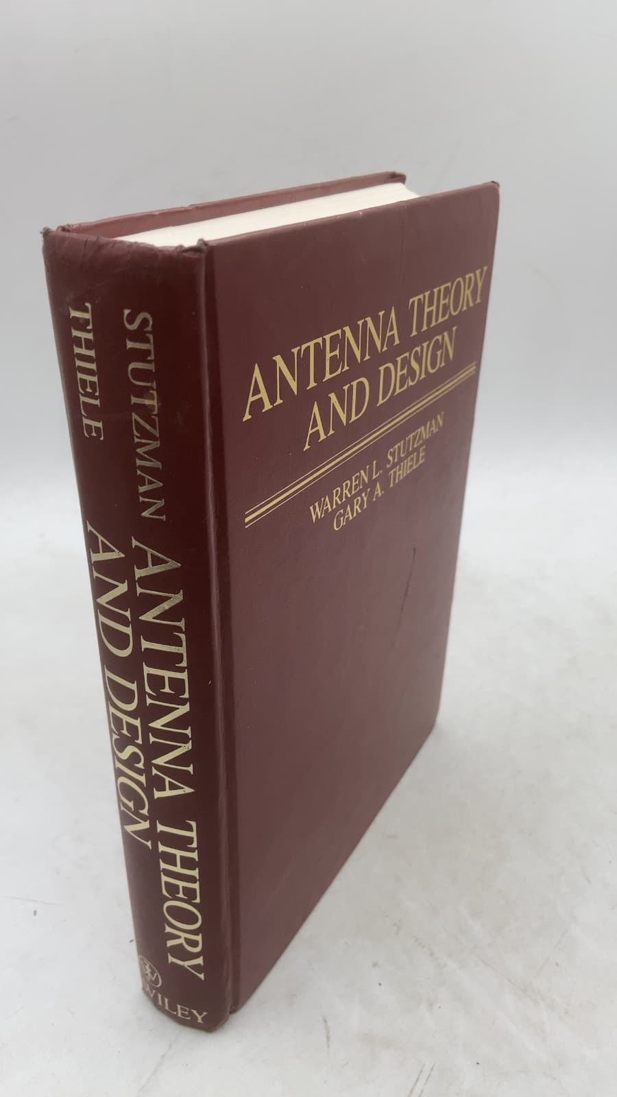 Antenna Theory and Design by Warren L. Stutzman, Gary A. Thiele - front cover