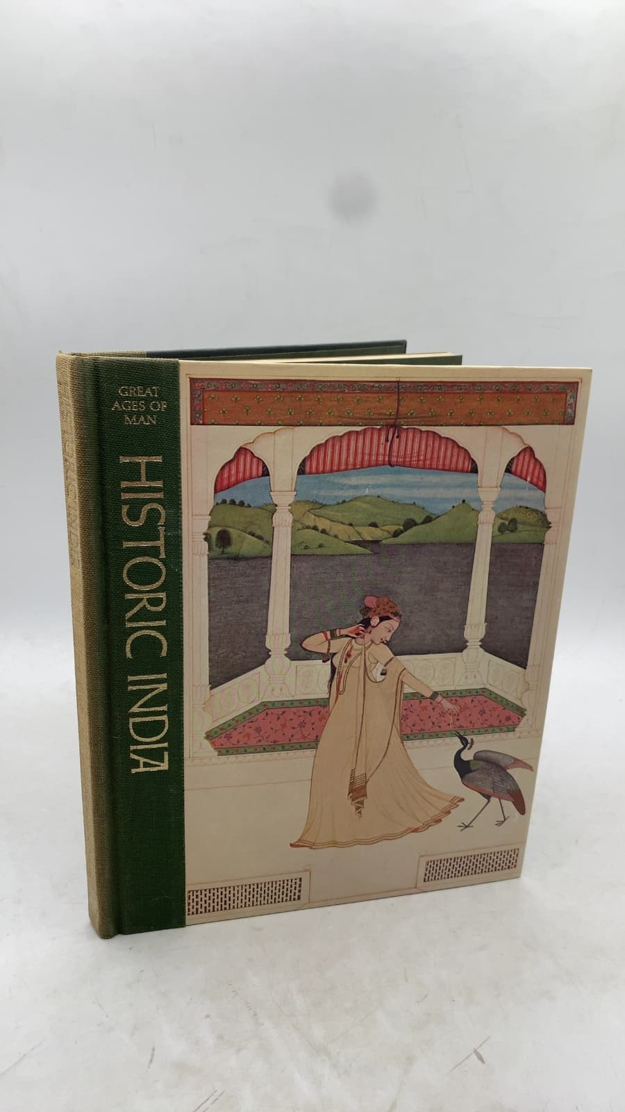 Historic India by Lucille Schulberg and The Editors of Time-Life Books - front cover