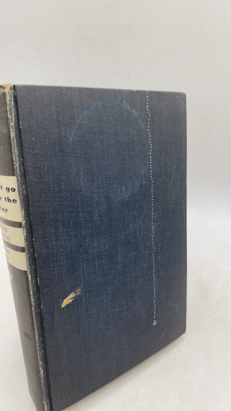 Don't go near the water by William Brinkley - front cover