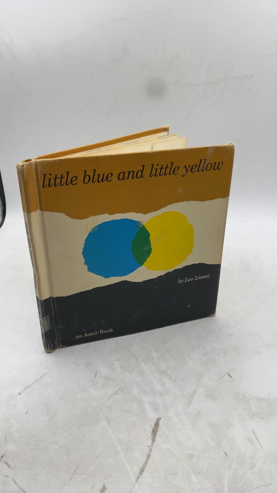 little blue and little yellow by Leo Lionni - front cover
