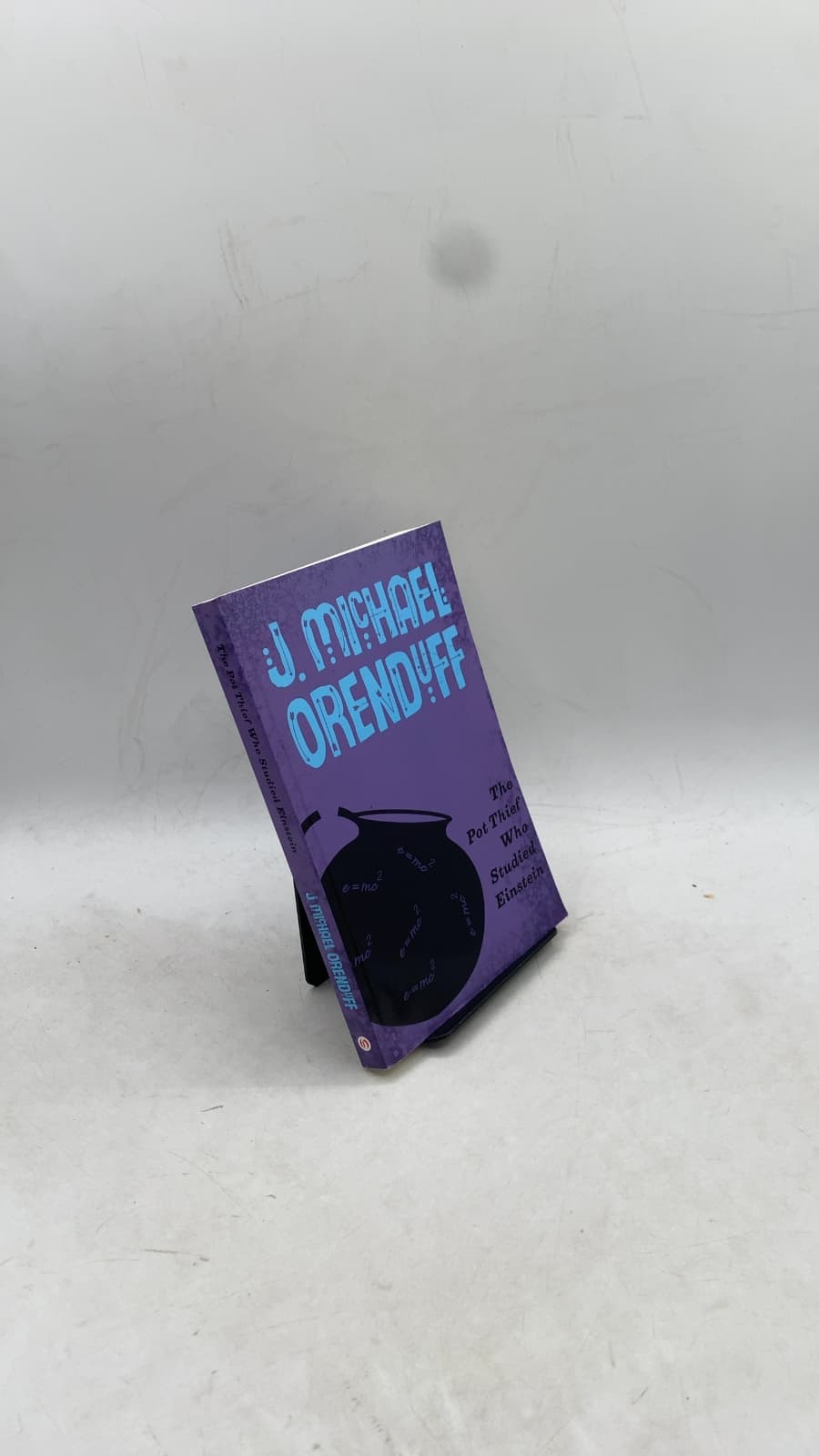 The Pot Thief Who Studied Einstein by J. Michael Orenduff - front cover