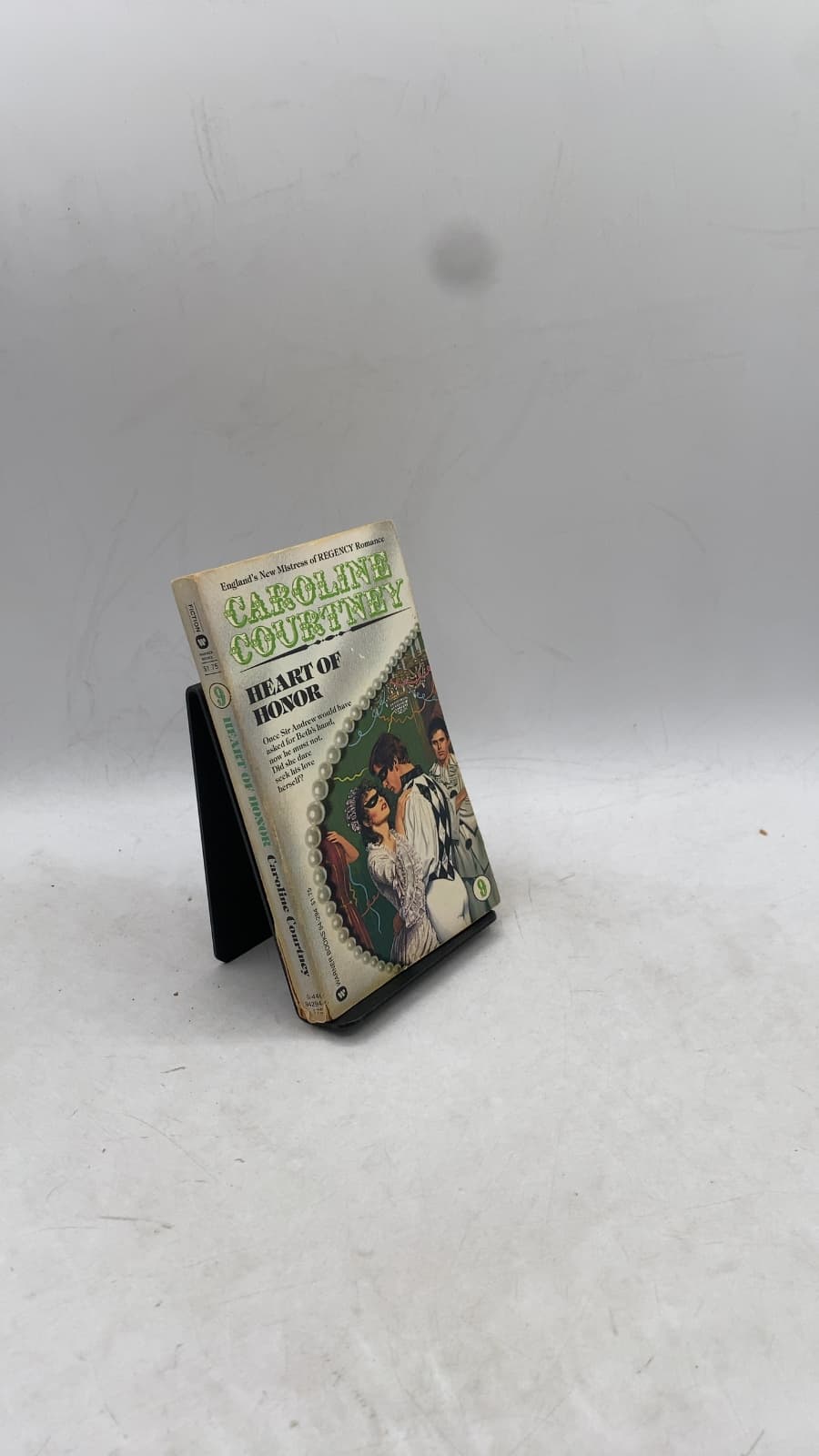 Heart of Honor by Caroline Courtney - front cover