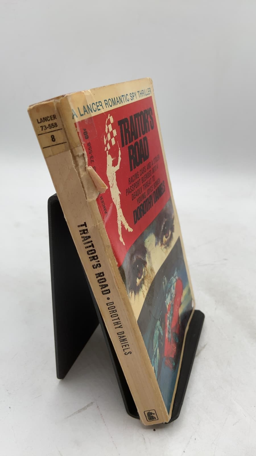 Traitor's Road by Dorothy Daniels - front cover