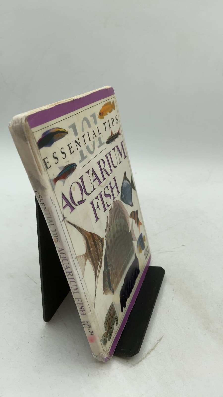 101 Essential Tips: Aquarium Fish by Dick Mills - front cover