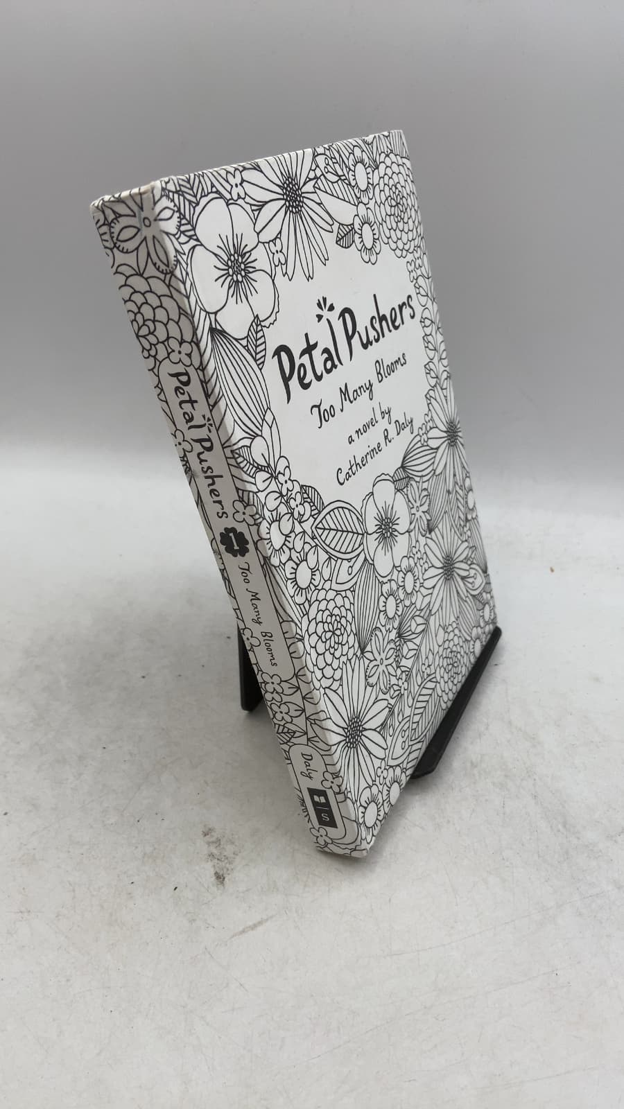 Petal Pushers: Too Many Blooms by Catherine R. Daly - front cover
