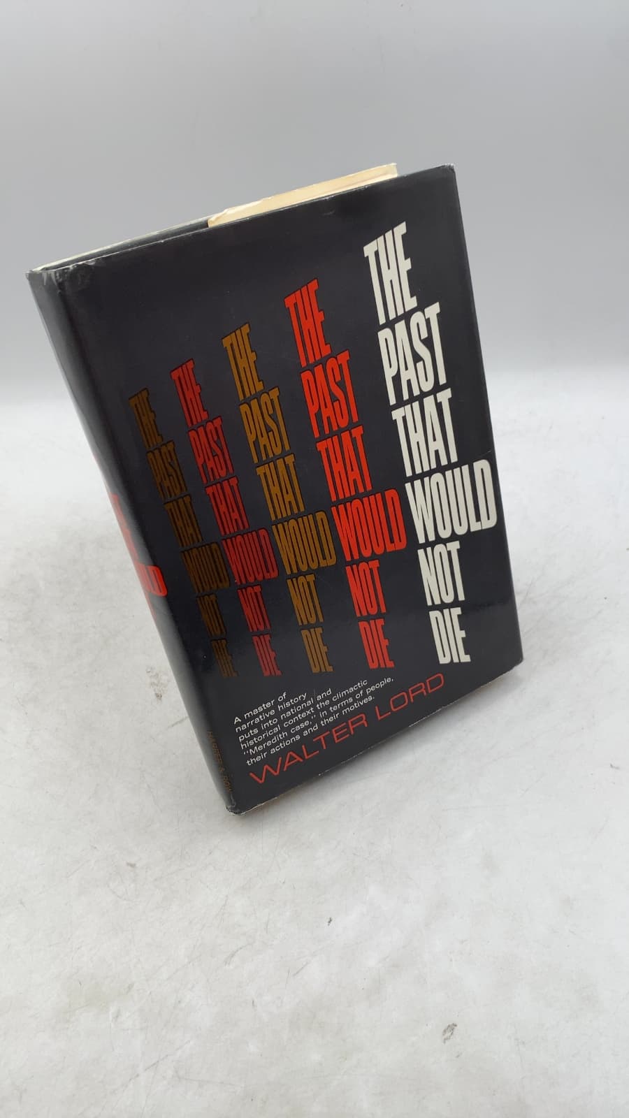 The Past That Would Not Die by Walter Lord - front cover