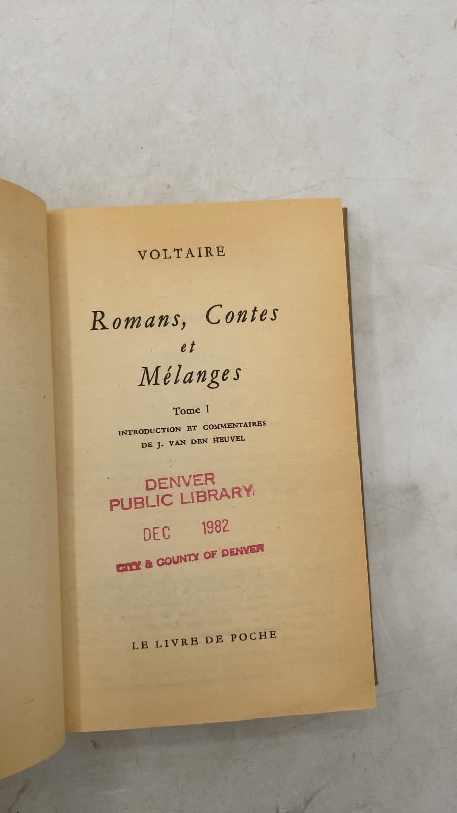 Romans, Contes et Mélanges, Tome I by Voltaire - title page
