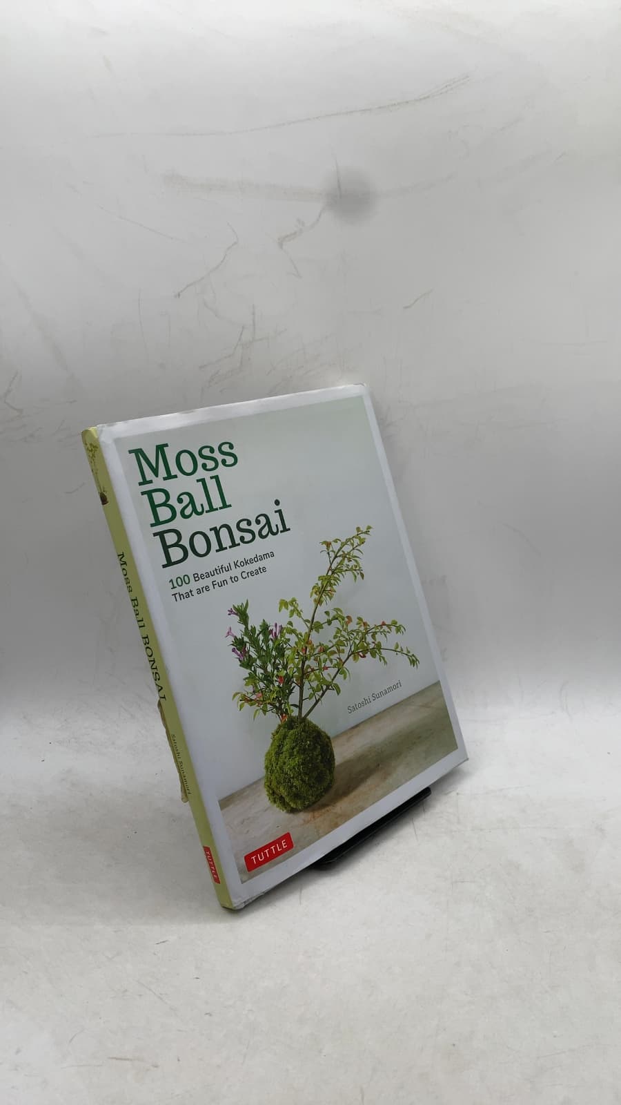 Moss Ball Bonsai: 100 Beautiful Kokedama That are Fun to Create by Satoshi Sunamori - front cover