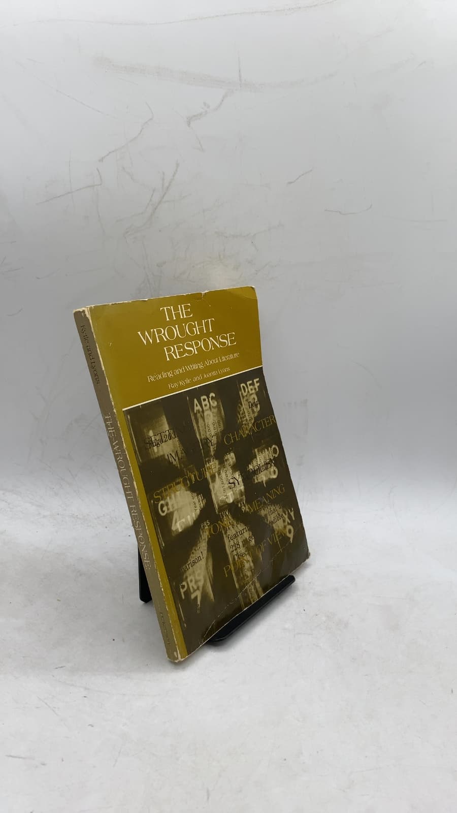 The Wrought Response: Reading and Writing About Literature by Ray Kytle and Juanita Lyons - front cover