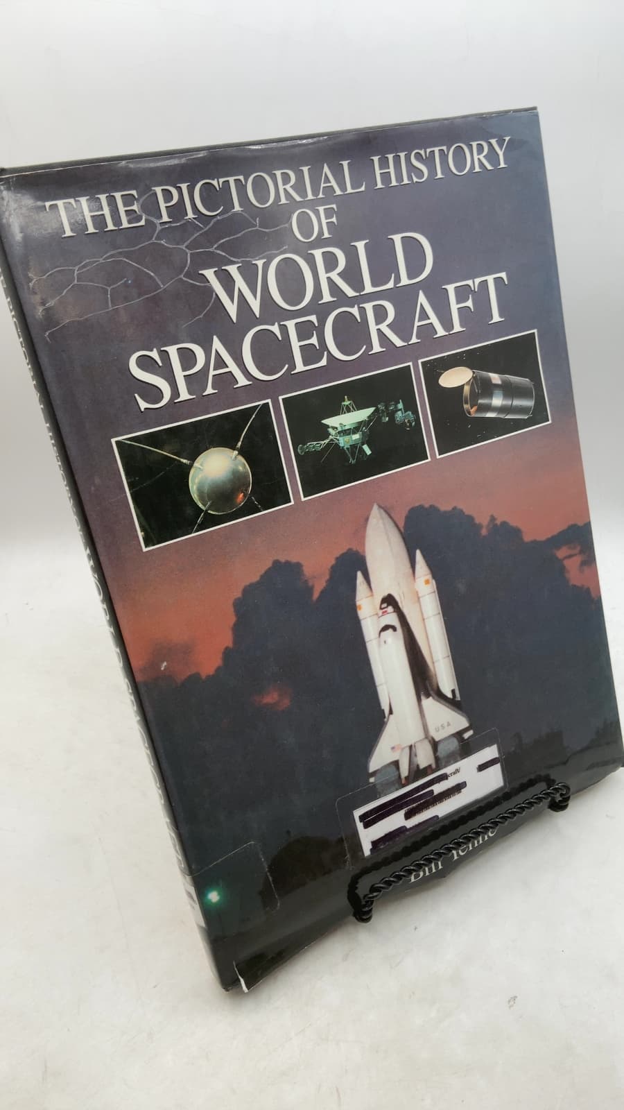 THE Pictorial History OF World Spacecraft by Bill Yenne - front cover