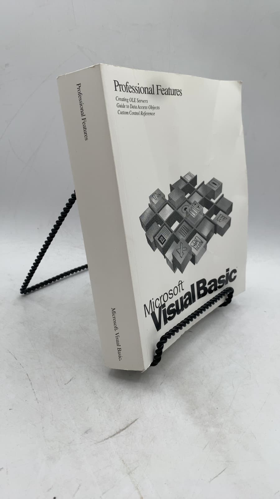 Professional Features: Microsoft Visual Basic Programming System for Windows Version 4.0 by Microsoft Corporation - front cover