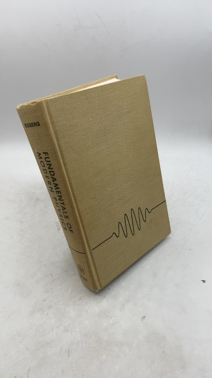 Fundamentals of Modern Physics by Robert Martin Eisberg - front cover