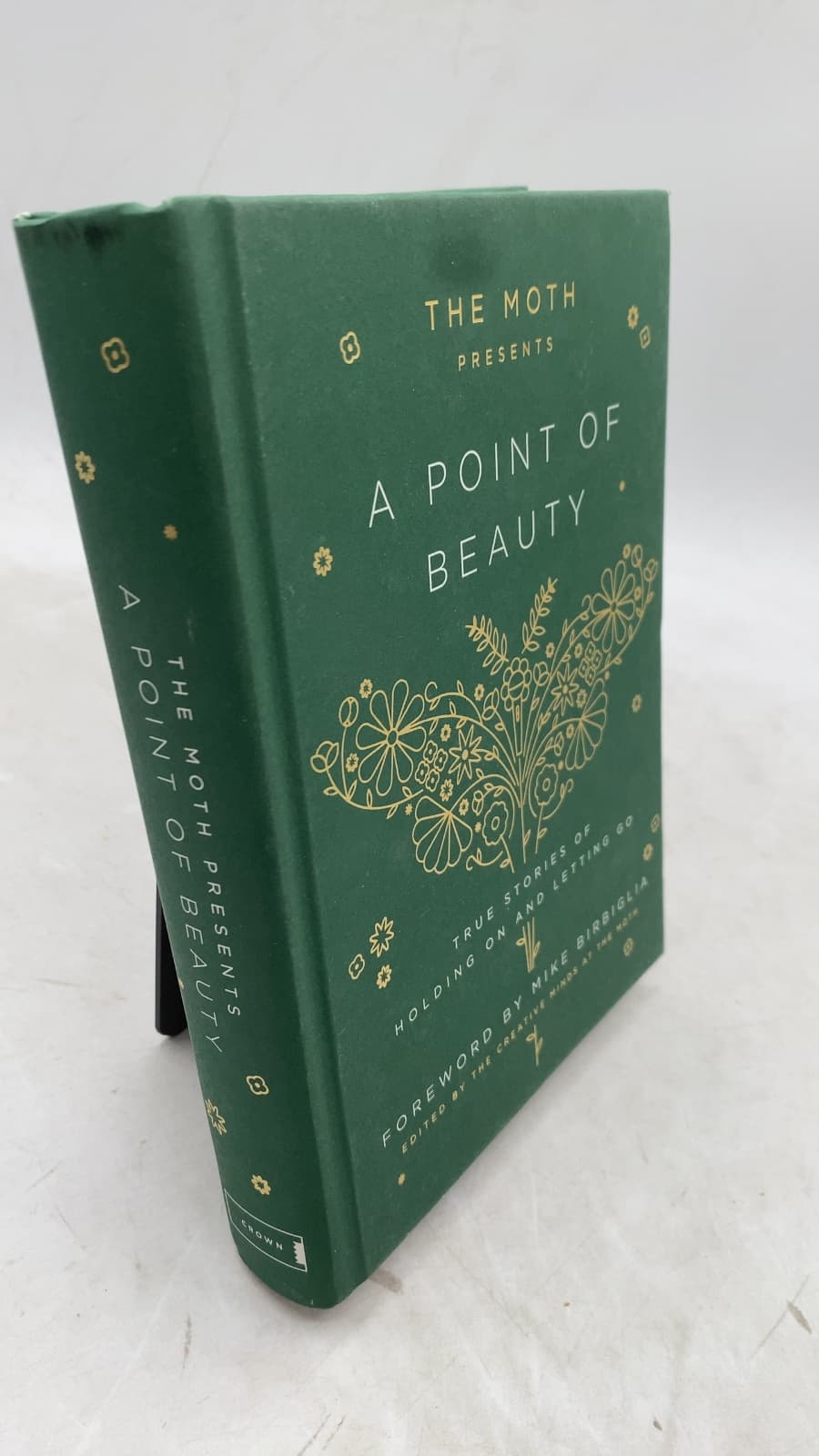 A Point of Beauty: True Stories of Holding On and Letting Go by The Moth - front cover