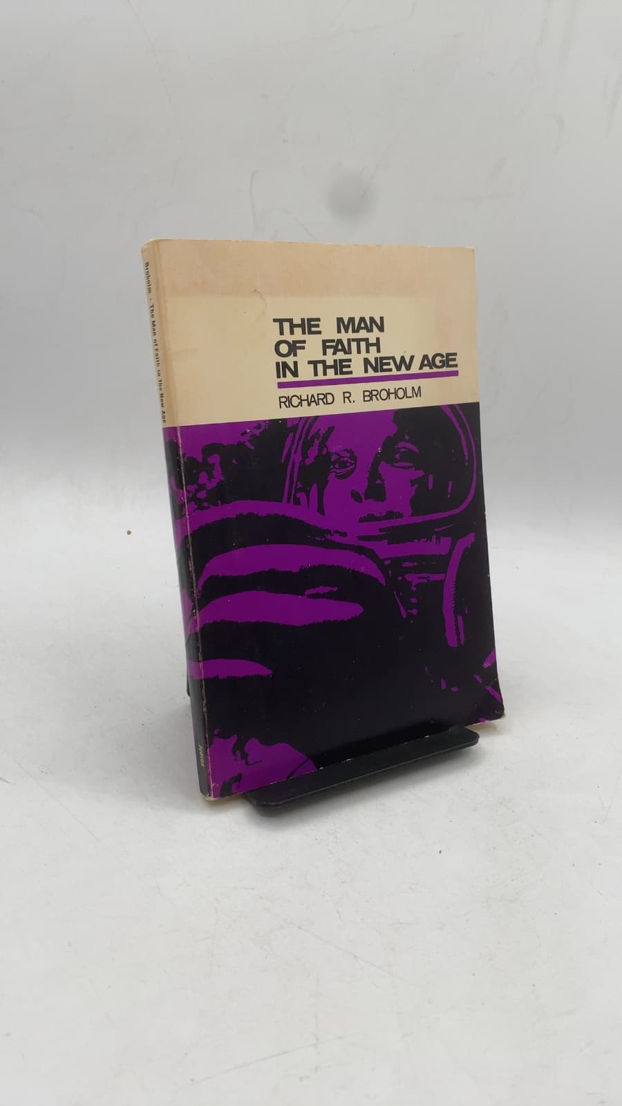 THE MAN OF Faith IN THE NEW AGE by Richard R. Broholm - front cover