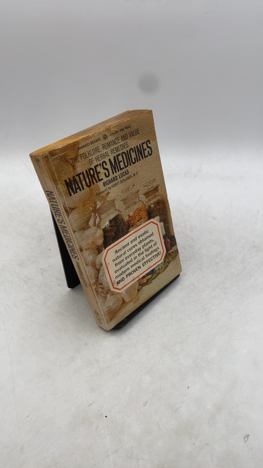 Nature's Medicines by Richard Lucas - front cover