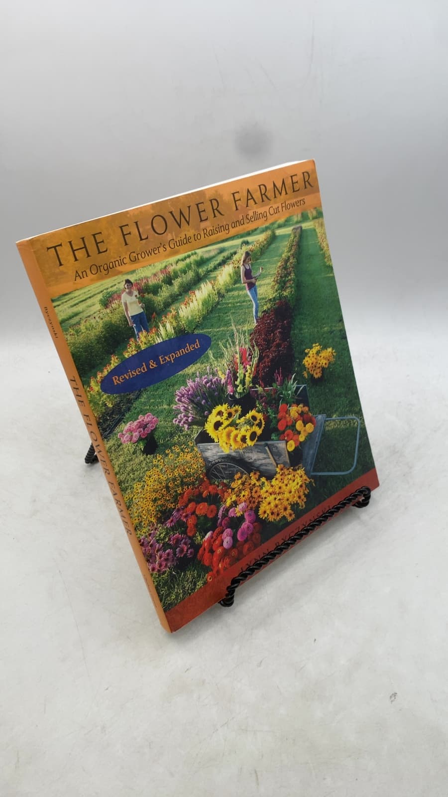 The Flower Farmer: An Organic Grower's Guide to Raising and Selling Cut Flowers by Lynn Byczynski - front cover