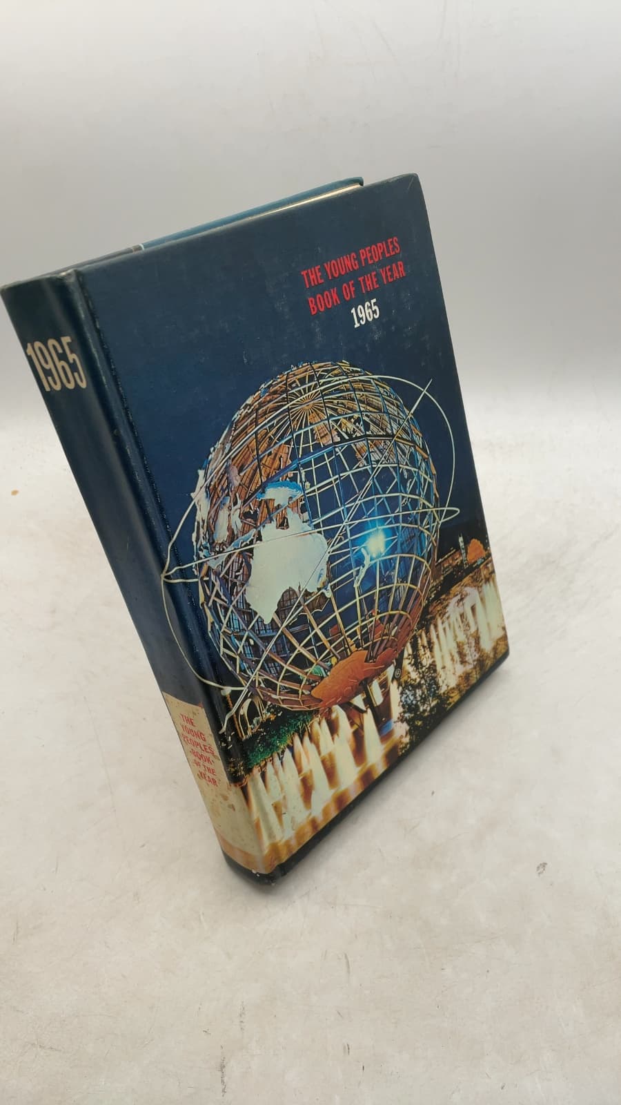 The Young People's Book of the Year 1965 by William E. Shapiro (Editor in Chief) - front cover