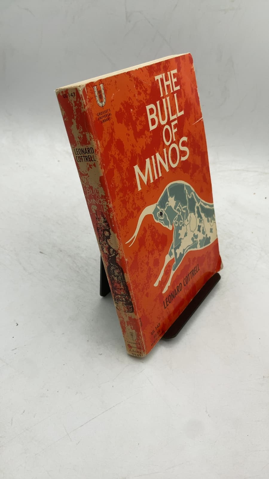 The Bull of Minos by Leonard Cottrell - front cover