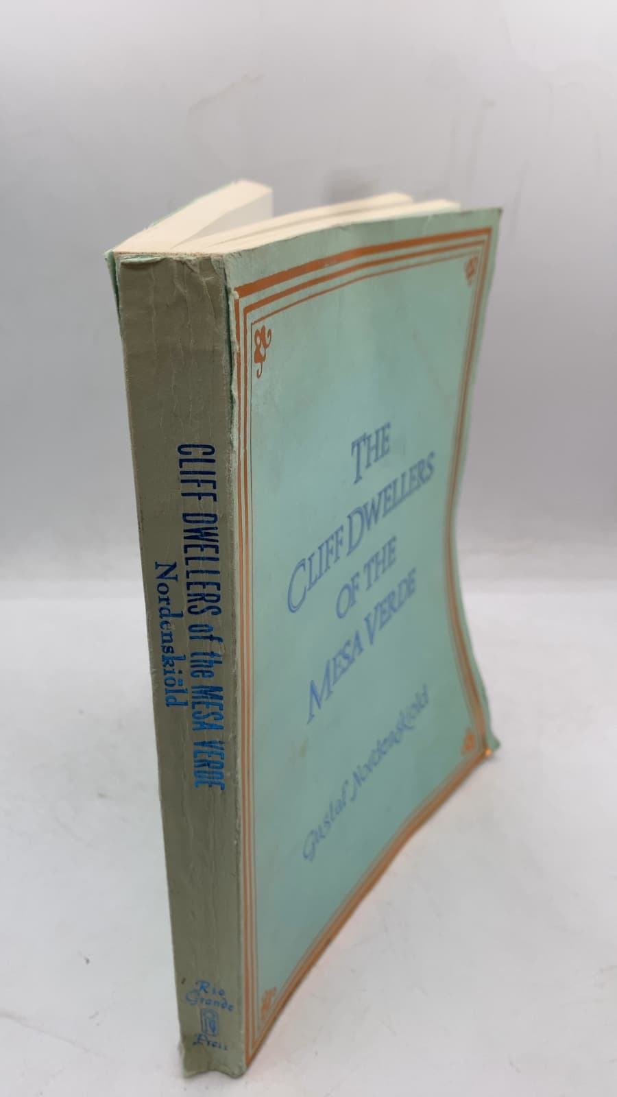 The Cliff Dwellers of the Mesa Verde, Southwestern Colorado: Their Pottery and Implements by G. Nordenskiöld - front cover