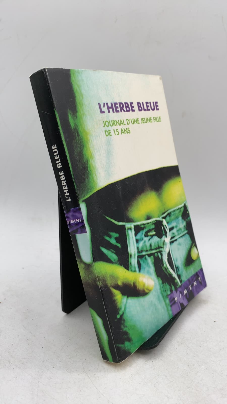 L'Herbe bleue: Journal d'une jeune fille de 15 ans by Anonyme - front cover