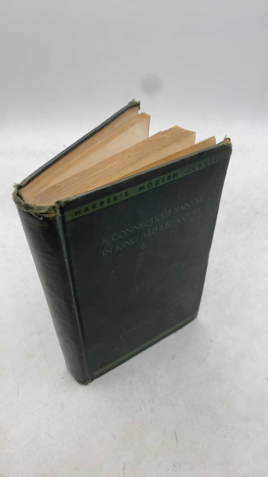 A Connecticut Yankee in King Arthur's Court by Mark Twain - front cover