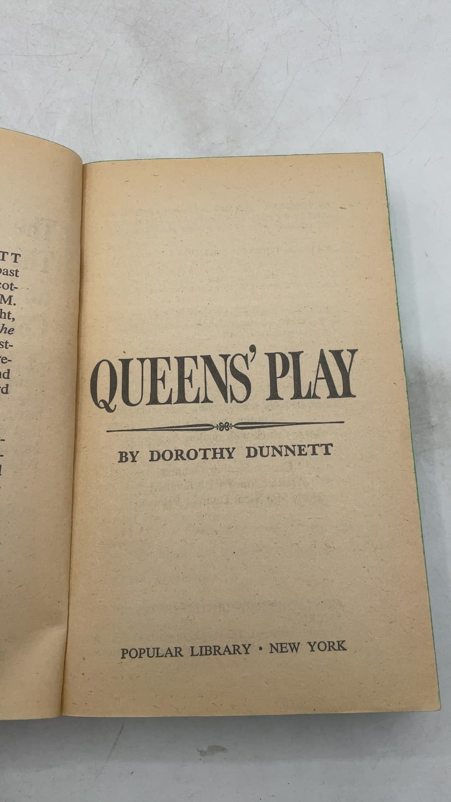 Queens' Play by Dorothy Dunnett - title page