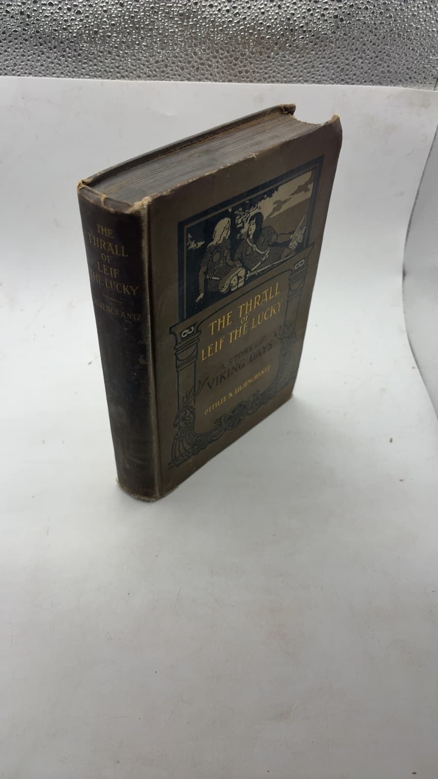 The Thrall of Leif the Lucky by Ottilie A. Liljencrantz - front cover