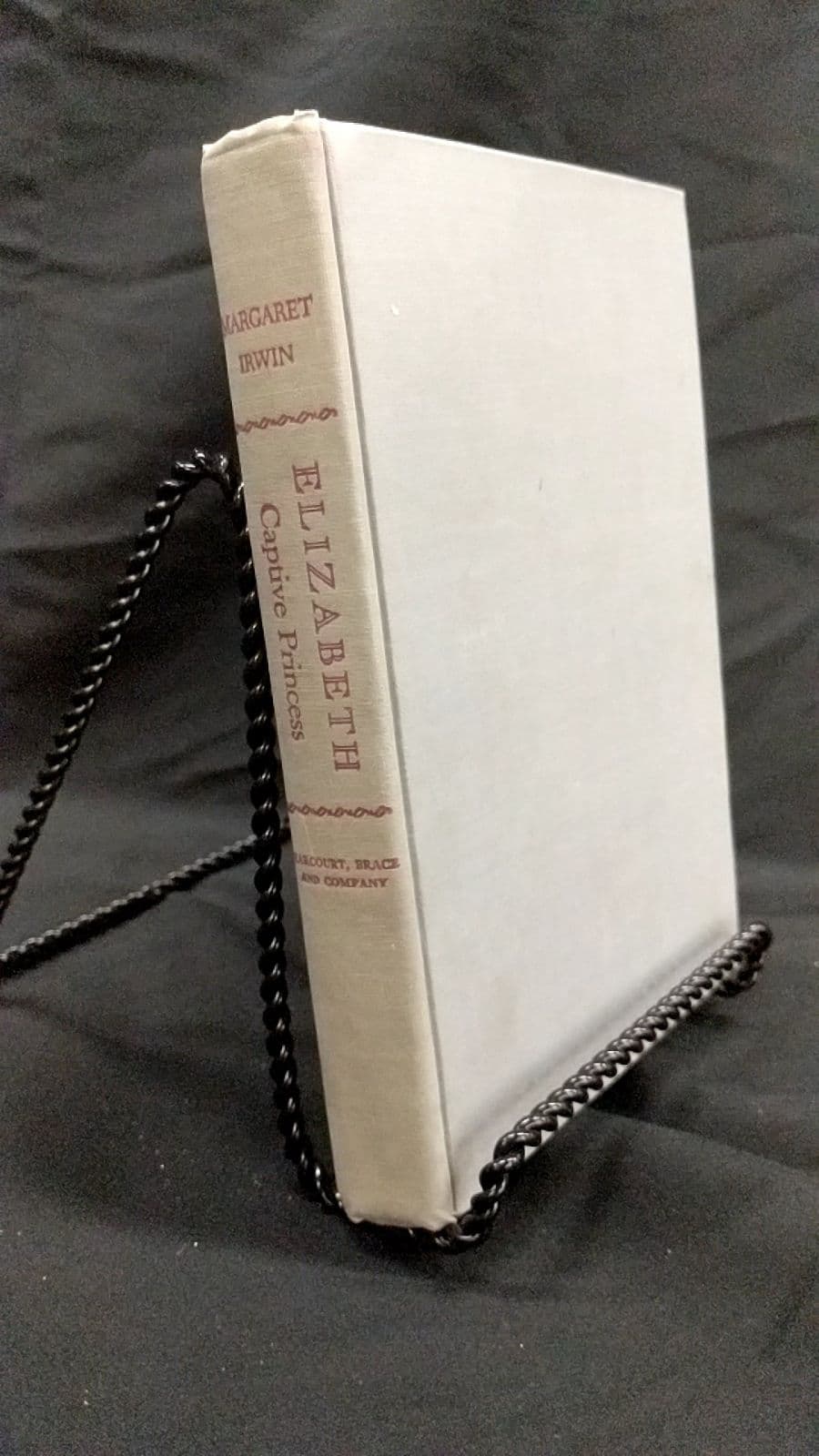 Elizabeth Captive Princess by Margaret Irwin - front cover