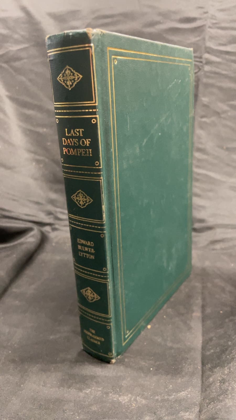 The Last Days of Pompeii by Sir Edward G. E. Bulwer-Lytton - front cover