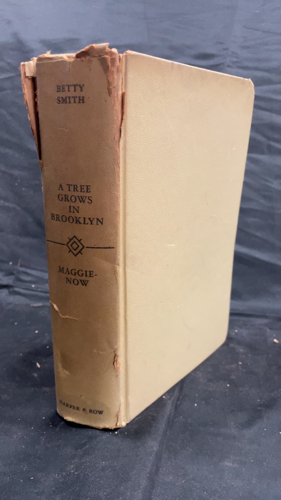 A Tree Grows In Brooklyn by Betty Smith - front cover